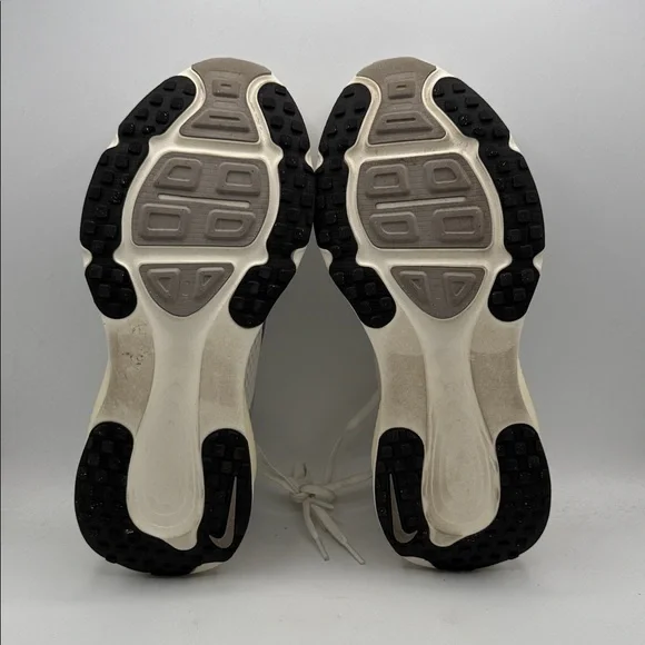 Nike Vomero 18 ZoomX women’s 10 White and Black Sneakers S10 - Picture 5 of 6